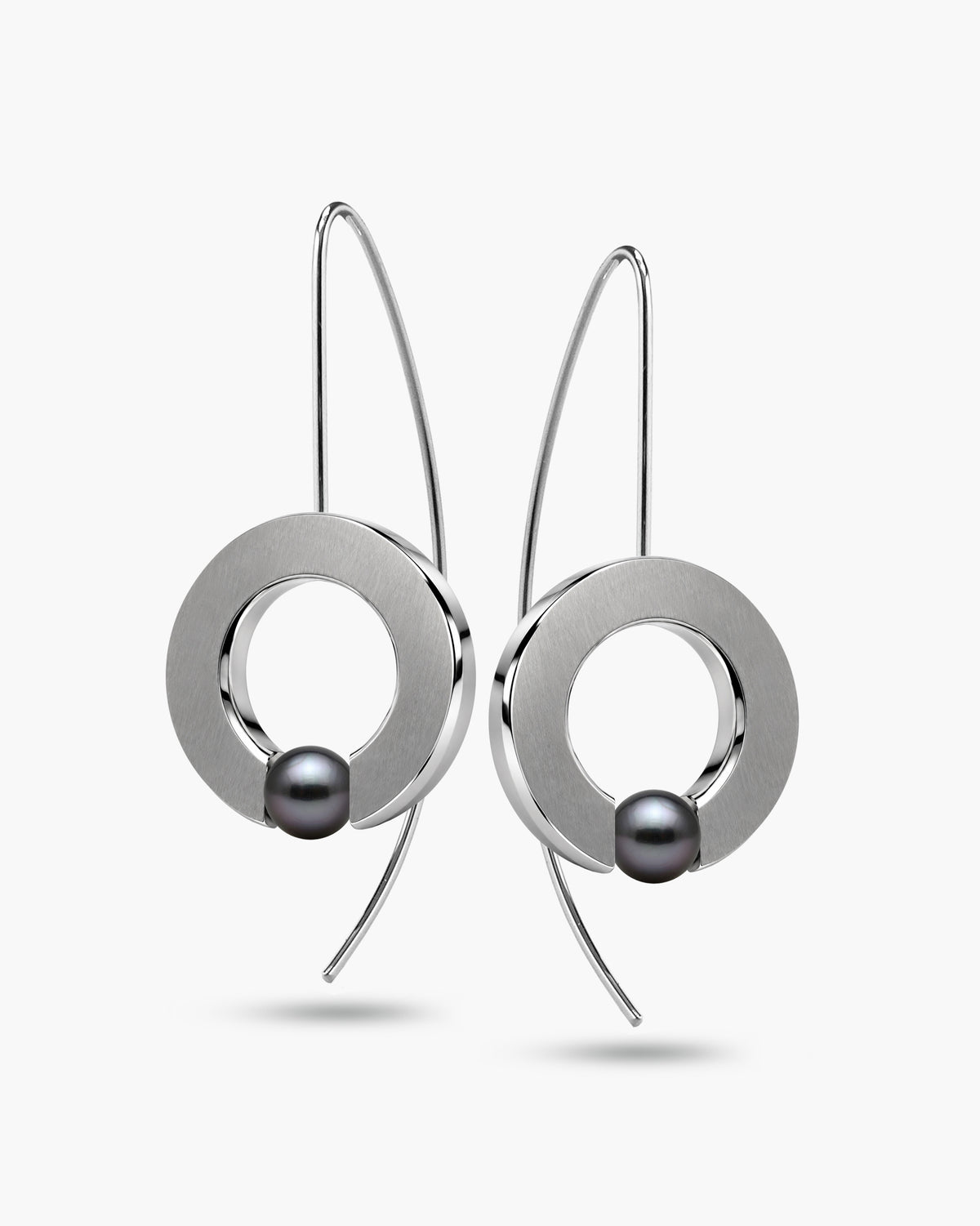 taormina-abbracci-drop-earrings-tension-set-black-pearl