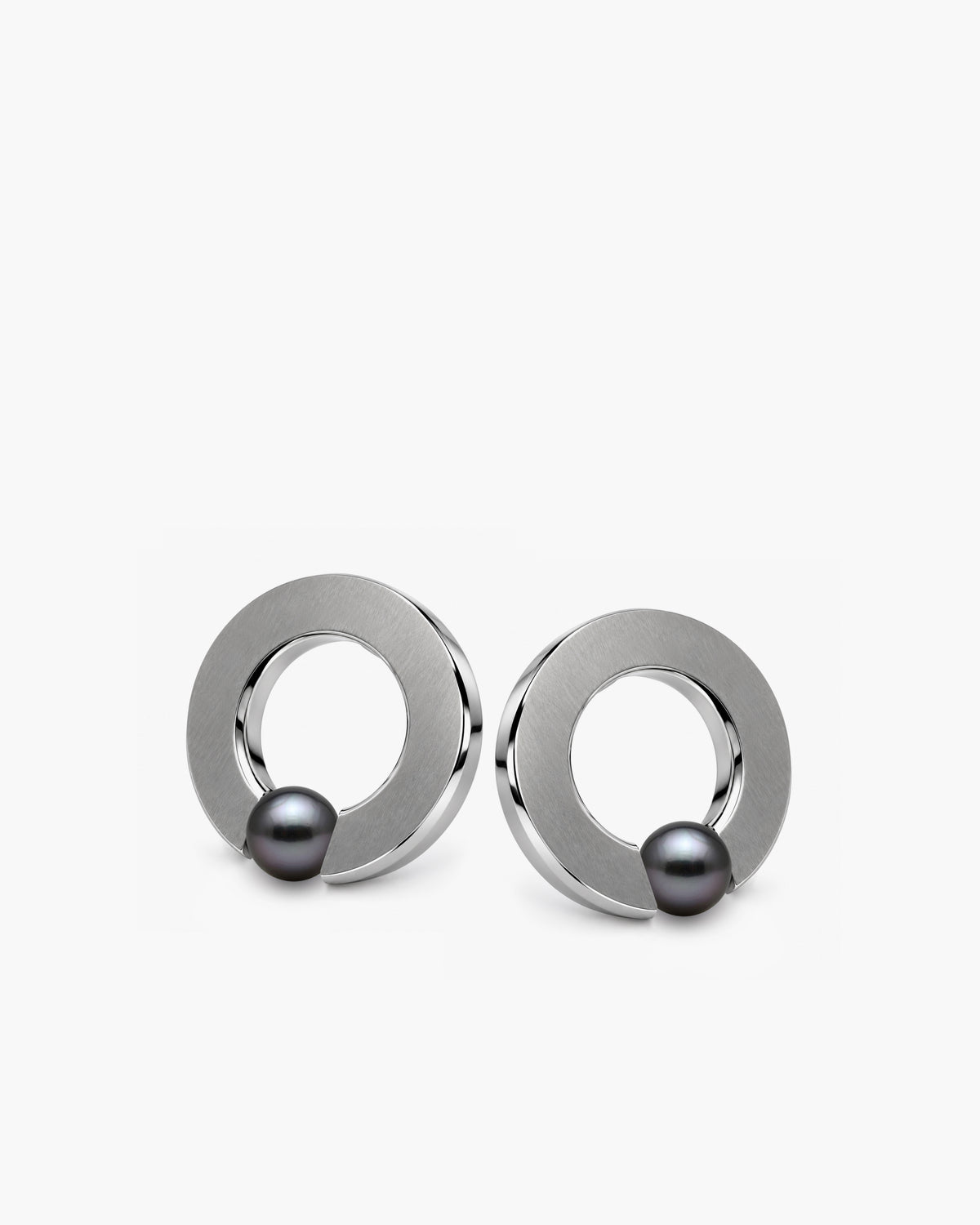 taormina-abbracci-stud-earrings-tension-set-black-pearl