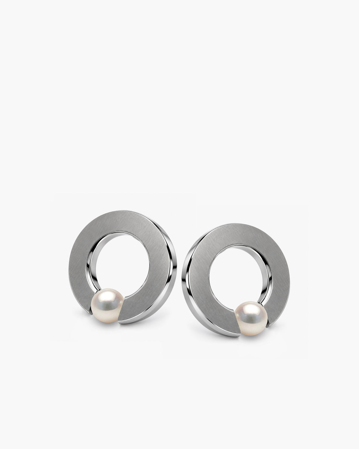 taormina-abbracci-stud-earrings-tension-set-white-pearl
