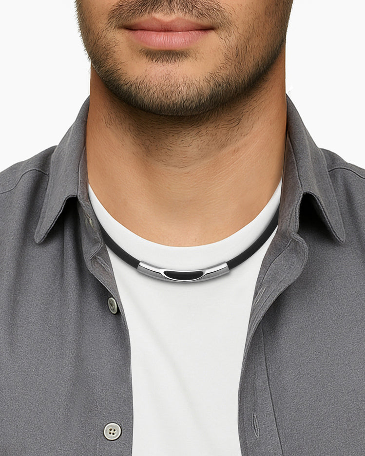 taormina-bristol-rubber-necklace-curved-bar-polished-5mm-model-zoom