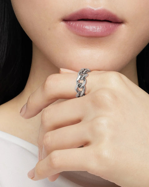 taormina-curb-chain-ring-model-female