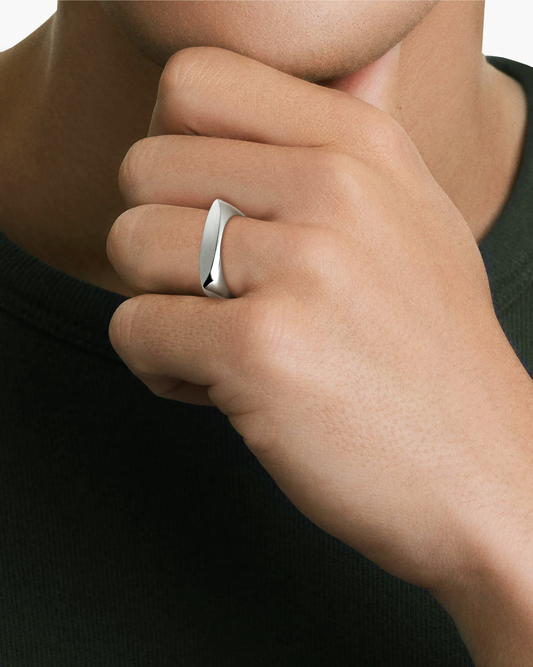 taormina-cushion-square-band-ring-model-male