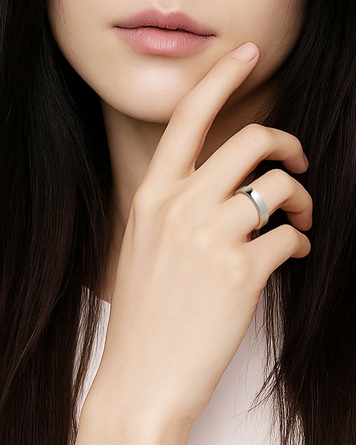 taormina-flat-band-ring-model-female-zoom