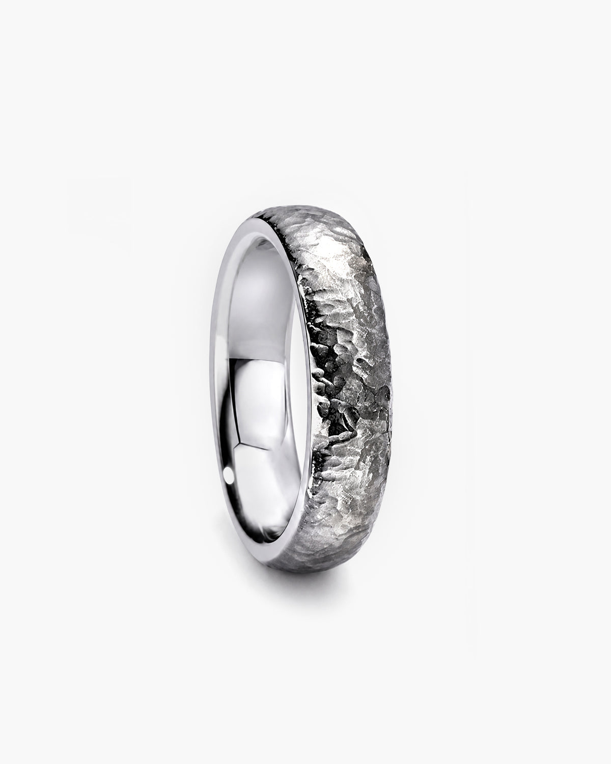 taormina-hammered-band-ring-polished-6mm-up