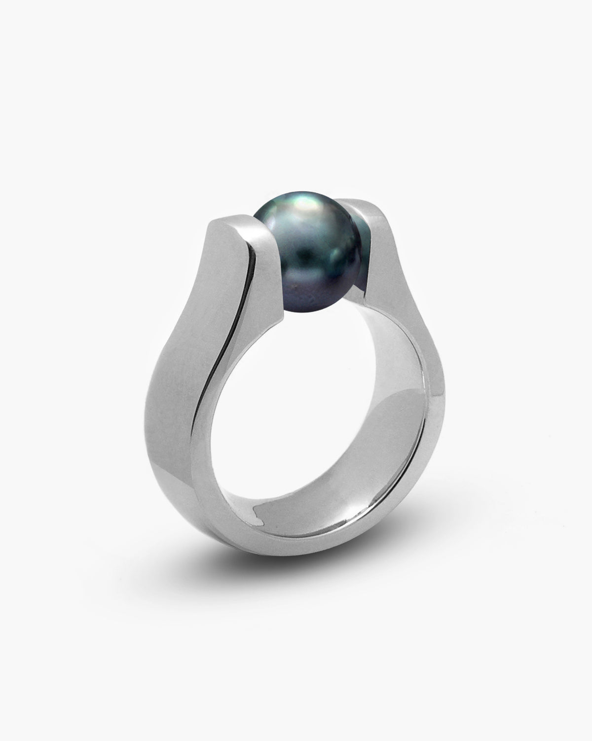 taormina-marea-flat-tension-set-ring-black-pearl-side
