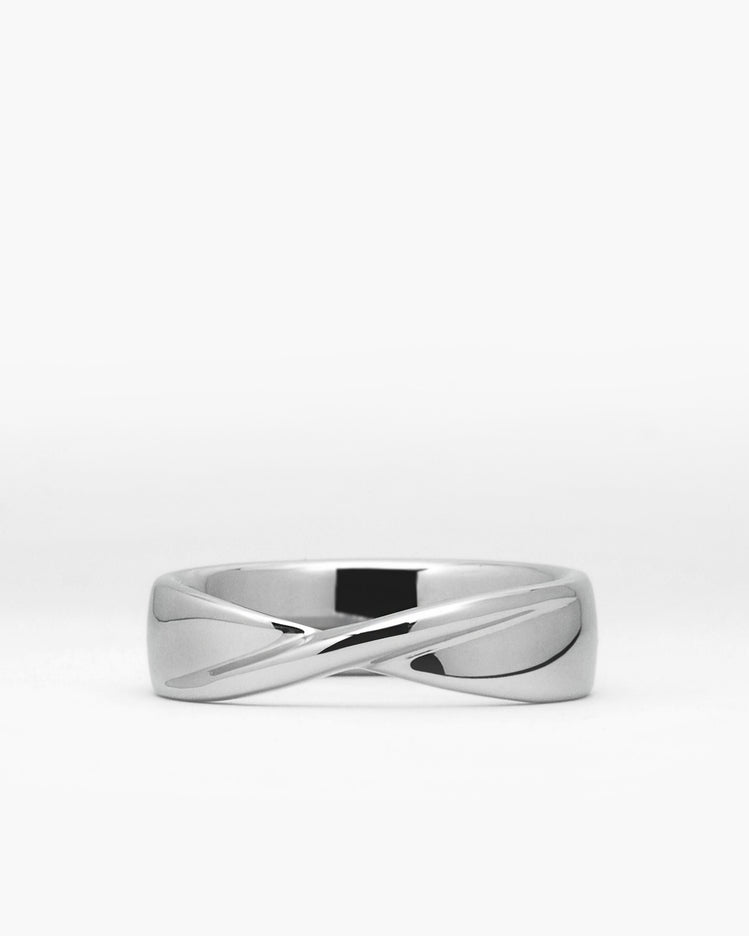 Möbius Band Ring