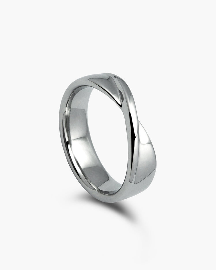Möbius Band Ring