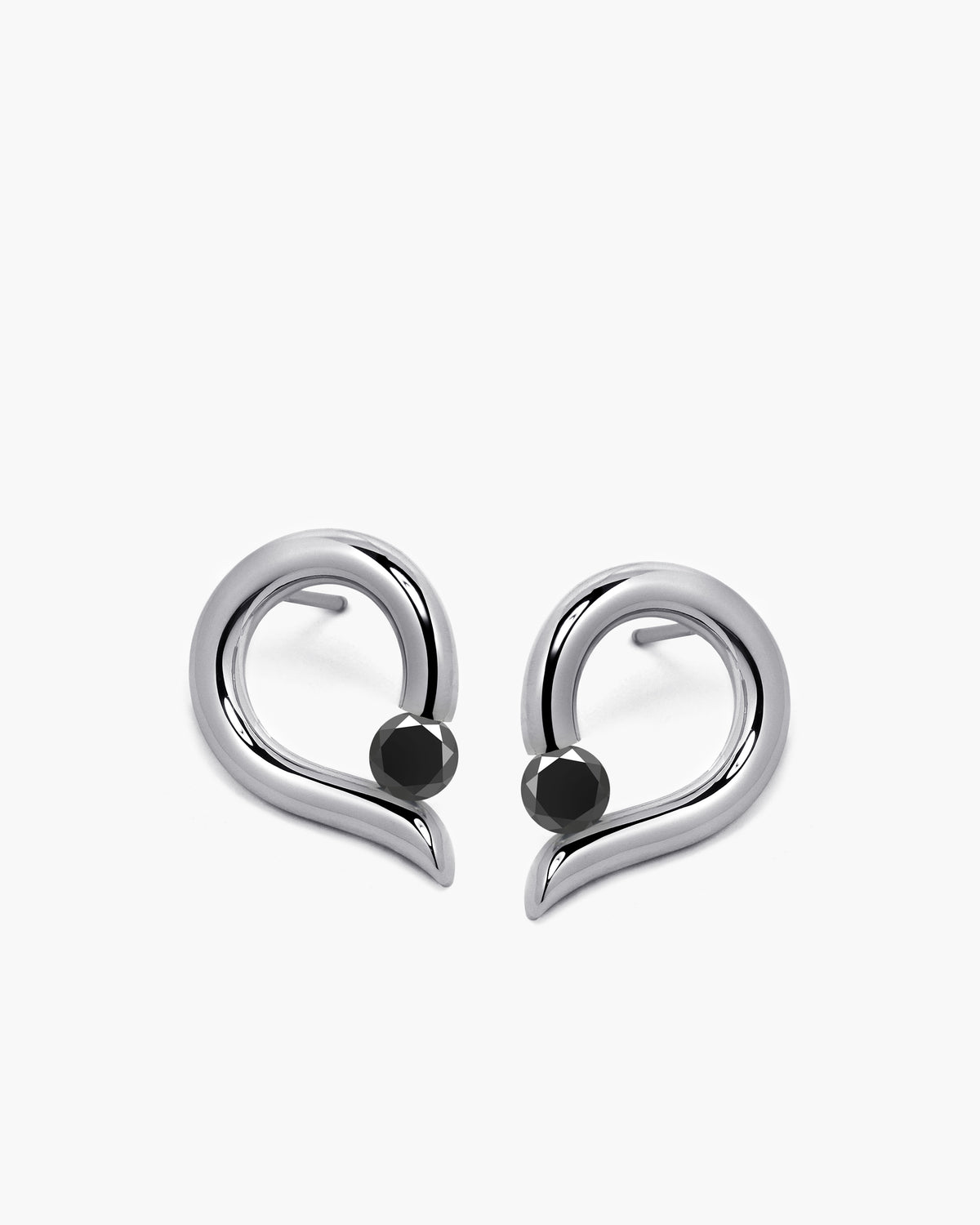 taormina-onde-stud-earrings-tension-set-black-onyx