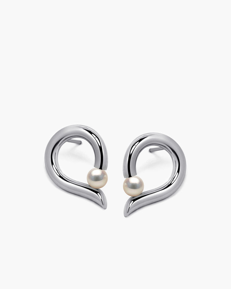 taormina-onde-stud-earrings-tension-set-white-pearl