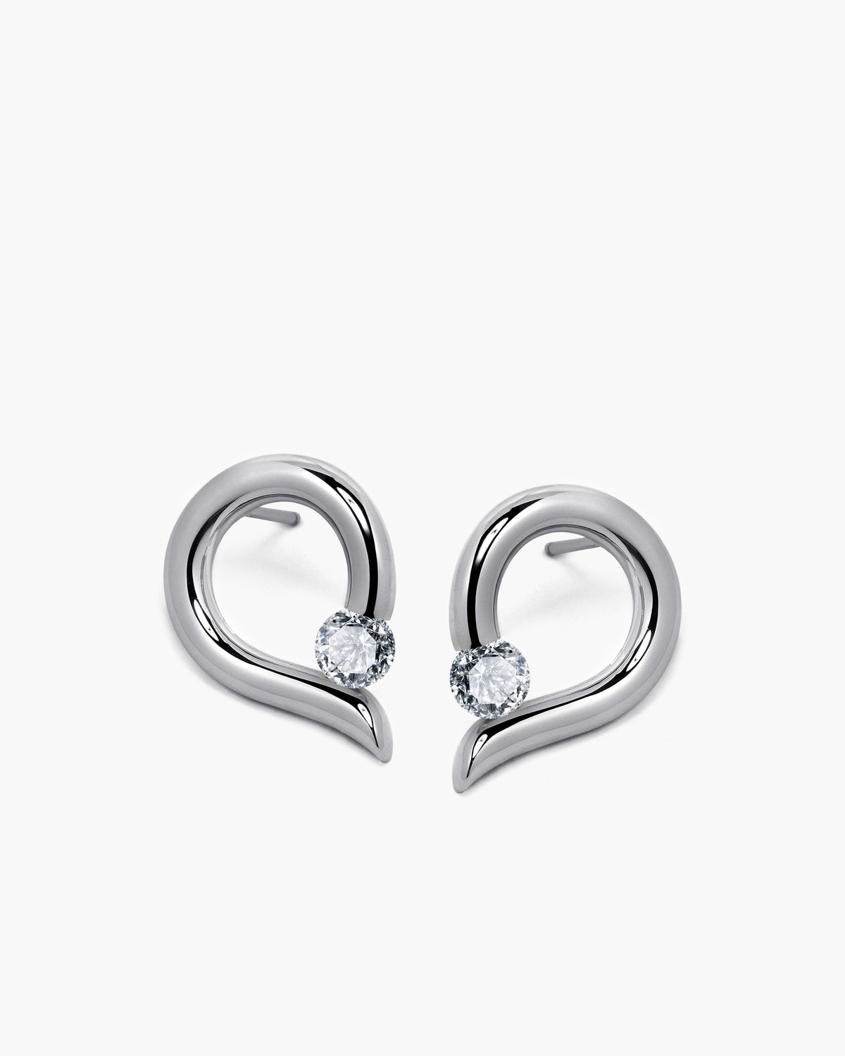 taormina-onde-stud-earrings-tension-set-white-sapphire