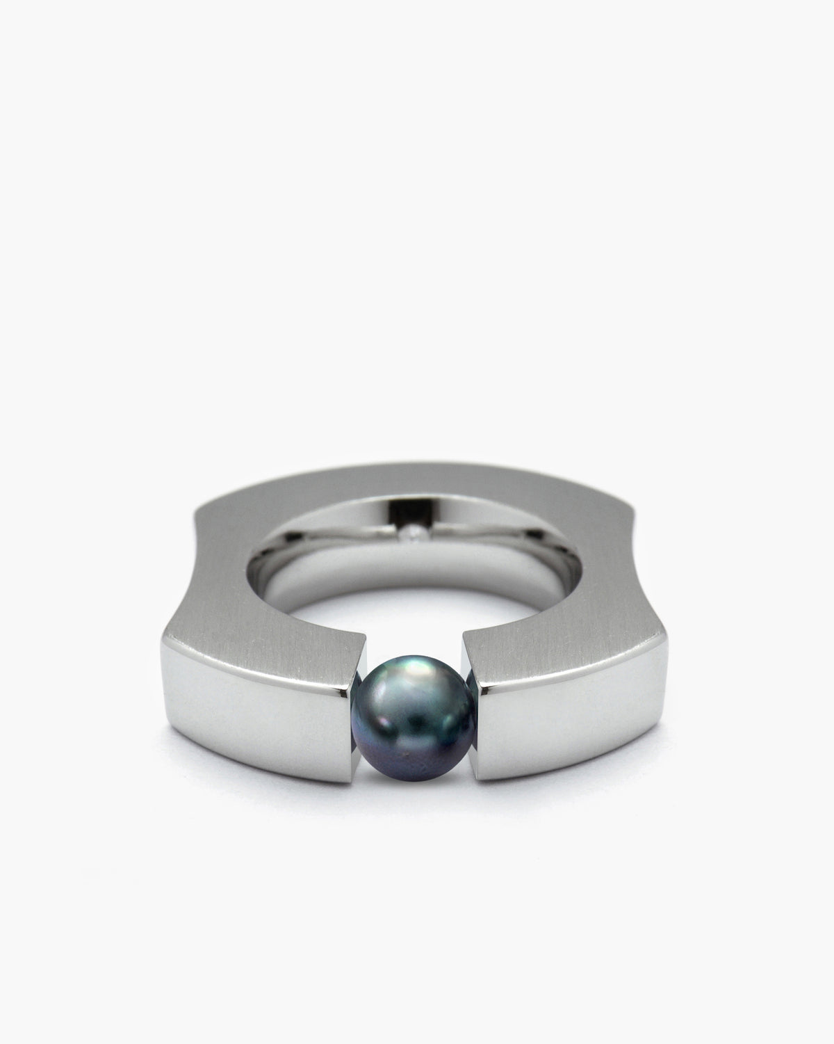taormina-stratum-tension-set-ring-black-pearl-front