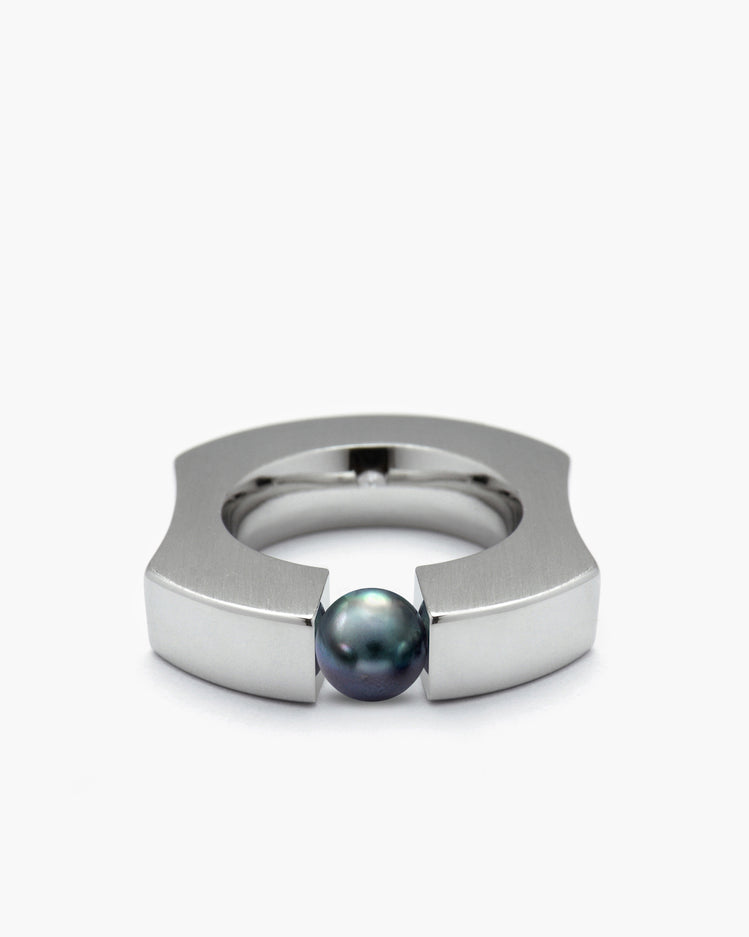 taormina-stratum-tension-set-ring-black-pearl-front